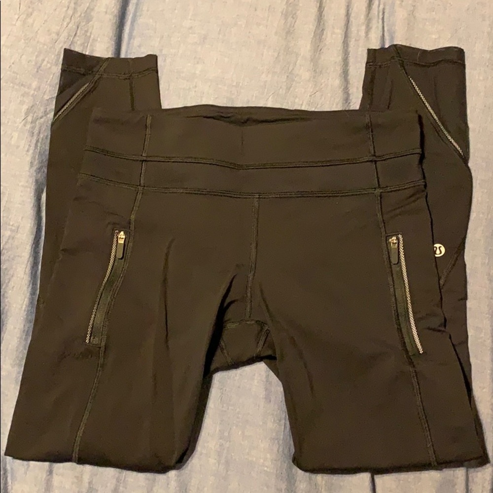 Ladies sz 6 lululemon Inspire leggings EUC
